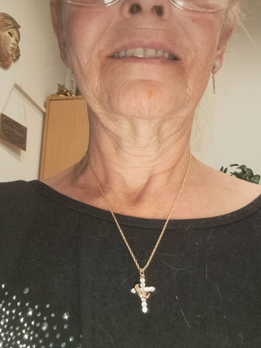 Customer photo review of Collier Croix Couronne de Foi