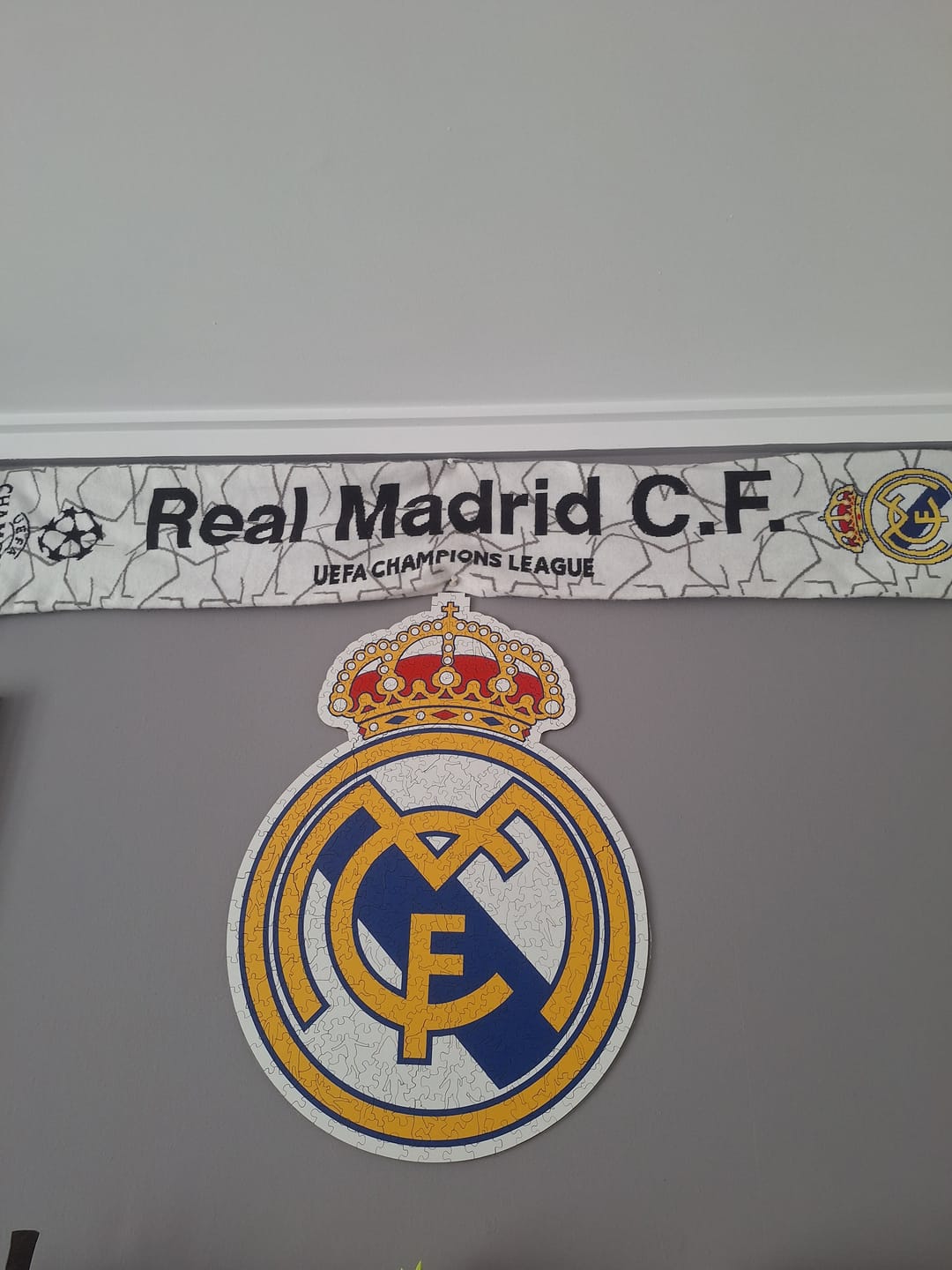 Customer photo review of Real Madrid CF® Logo - Puzzle de Madera