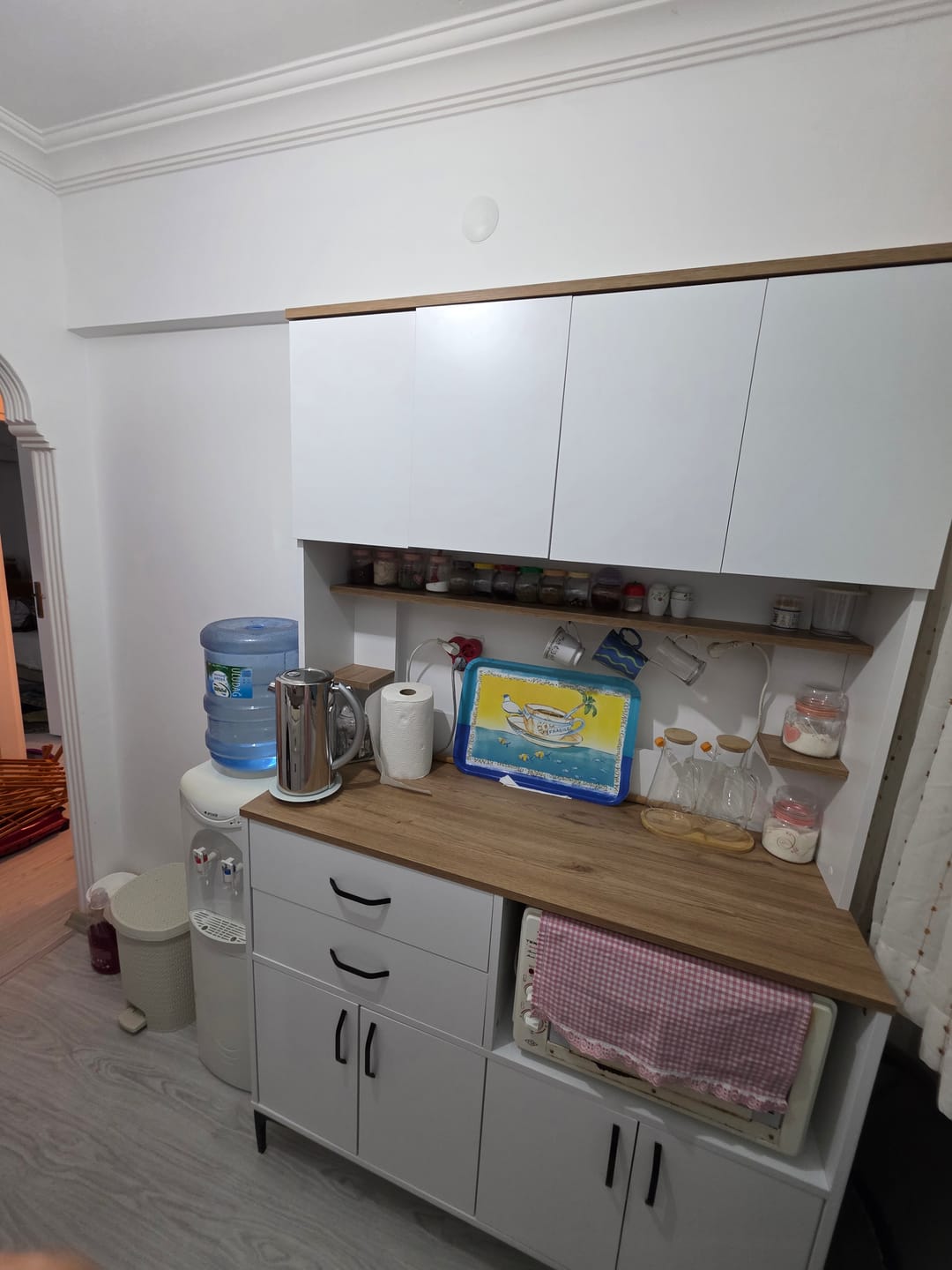 Customer photo review of Rani JE208 Çok Amaçlı Dolap 8 Kapaklı 2 Çekmeceli Kiler Mutfak Dolabı  Beyaz - Sepet Ceviz