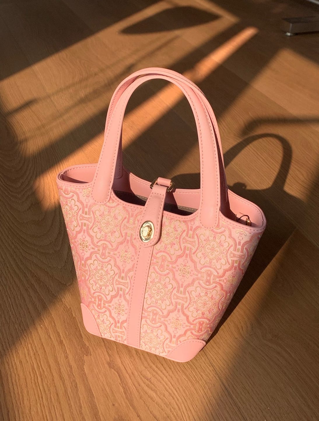 Customer photo review of Tang Red 14 Dingsheng Blossom Song Brocade Bucket Bag