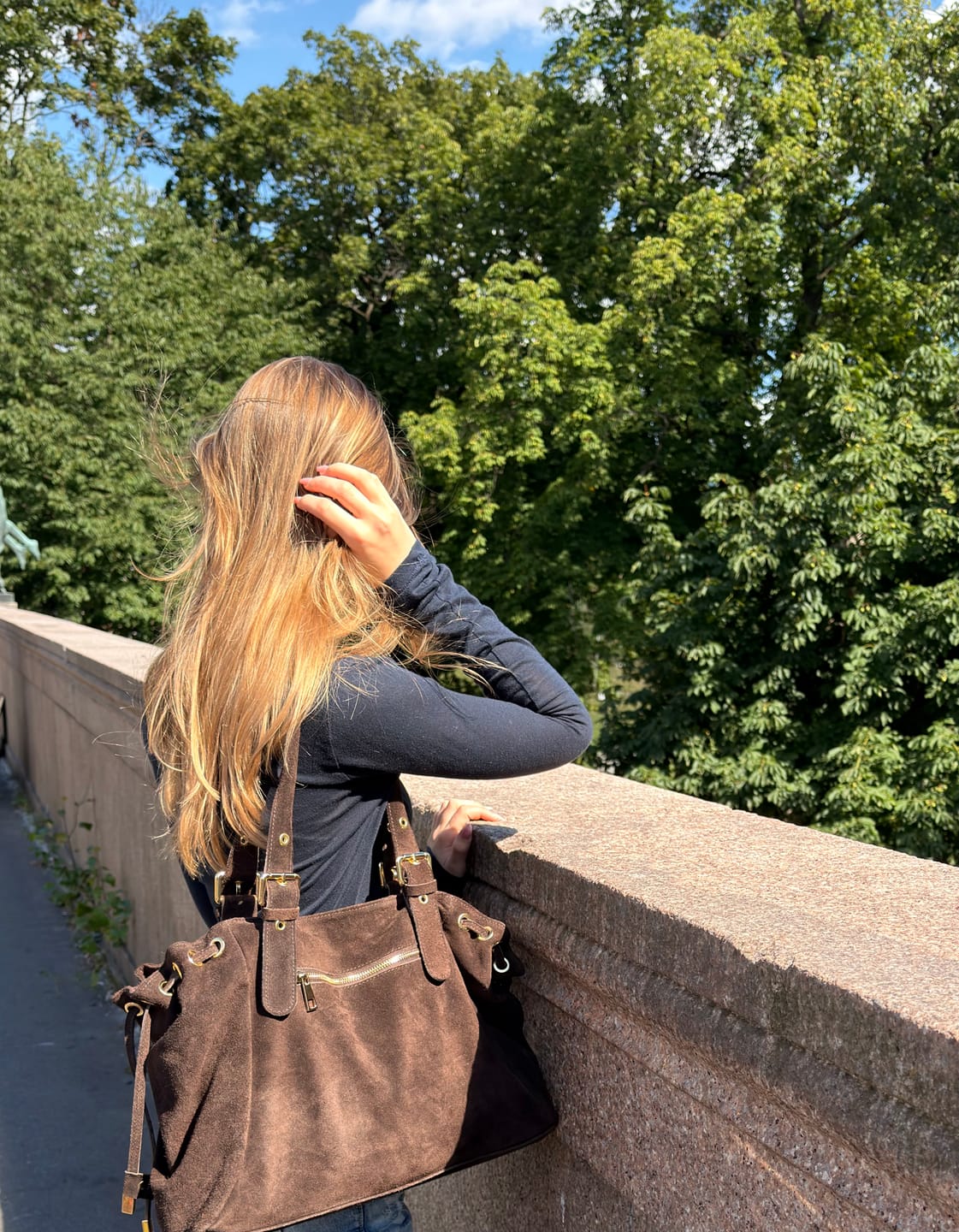 Customer photo review of Suède Muse bag espresso