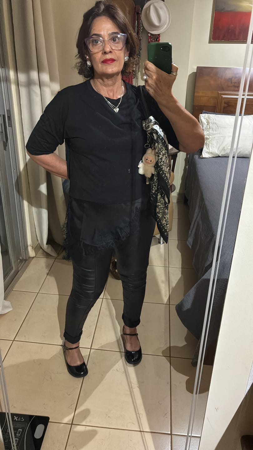 Customer photo review of T-Shirt em Algodão com Cetim e Renda, Preta