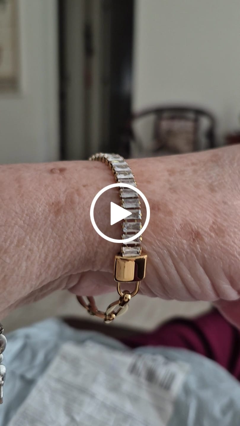 Customer video review of Pulseira Lock Riviera Baguete Banhado em Ouro 18K