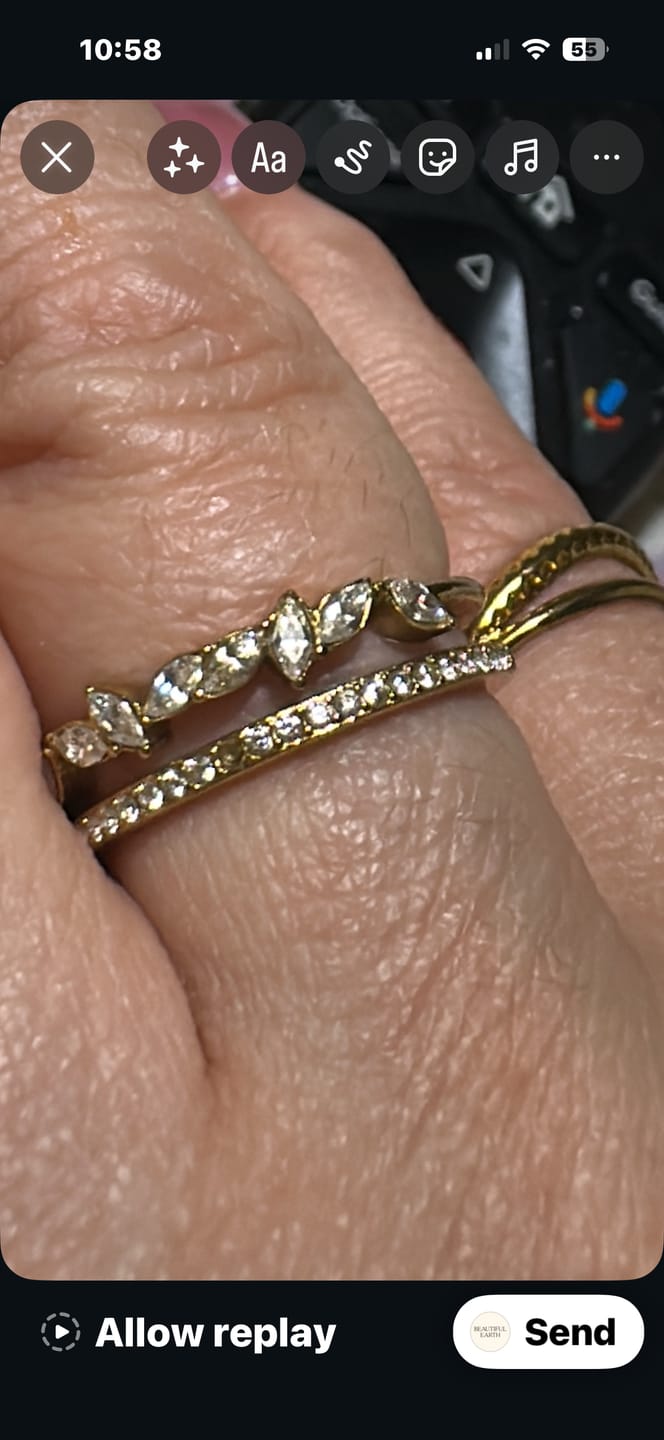 Customer photo review of 18K Gold Mia Crystal Ring