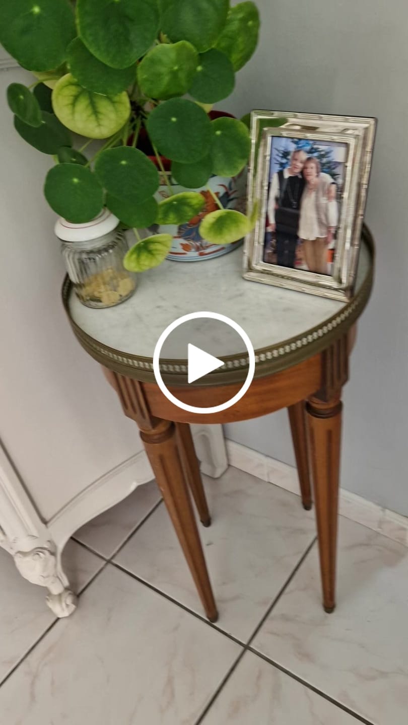 Customer video review of Robot aspirateur V8 Pro – Nettoyage automatique avec fonction serpillère, navigation intelligente et contrôle via application pour une propreté sans effort