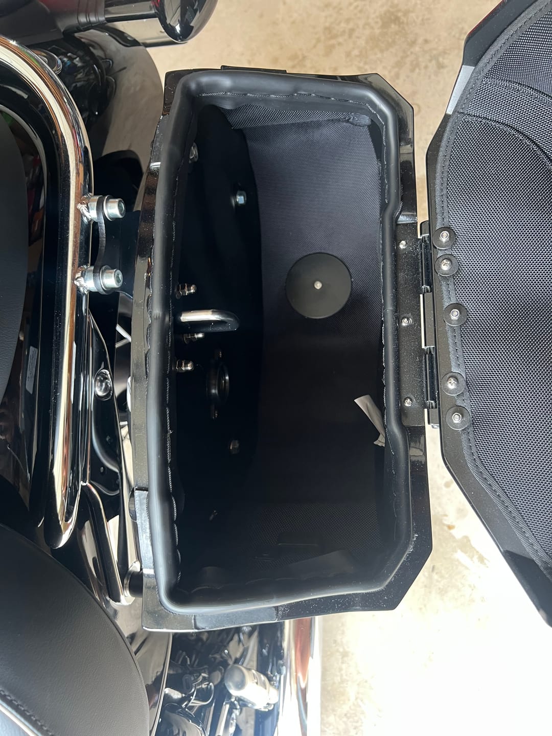 Customer photo review of 24L - Ironclad Quick-Mount Medium Triumph Bonneville Speedmaster 2018+ Painted Hard Saddlebags