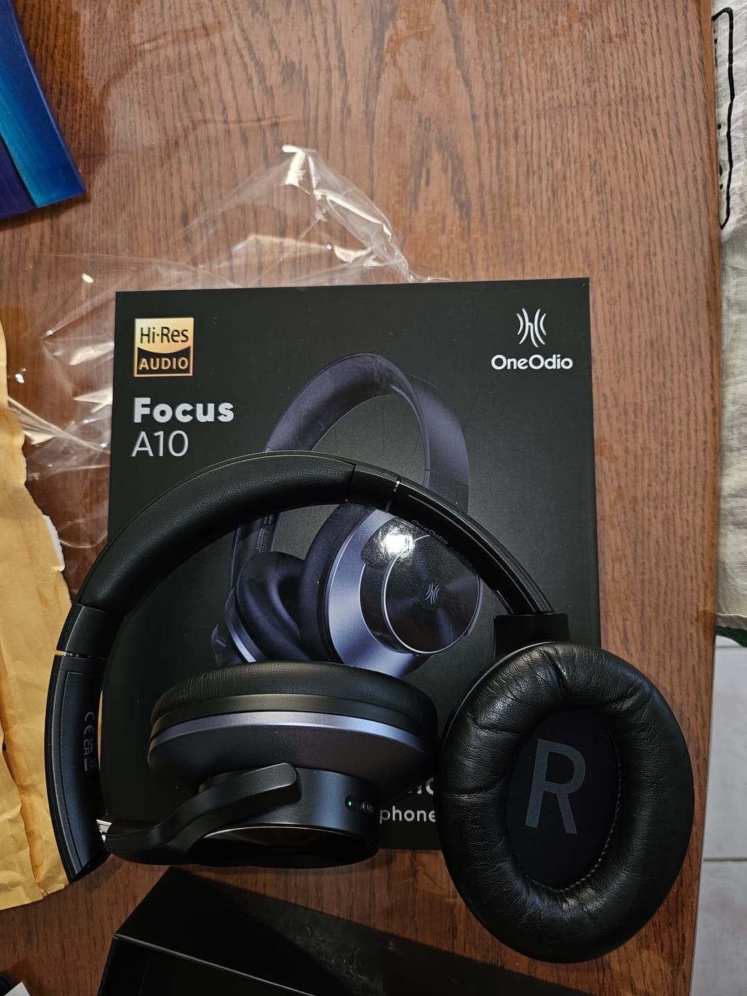 Customer photo review of Oneodio A Series - Bluetooth 5.0 Active Noise Cancelling Wireless Headphones - Built-in Microphone, Type C Charging & Carry Case - Extended 2 Year Warranty Included