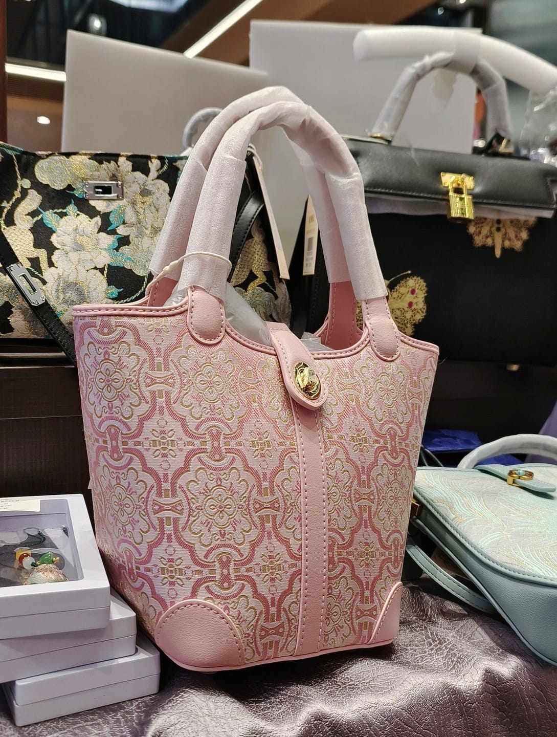 Customer photo review of Tang Red 14 Dingsheng Blossom Song Brocade Bucket Bag
