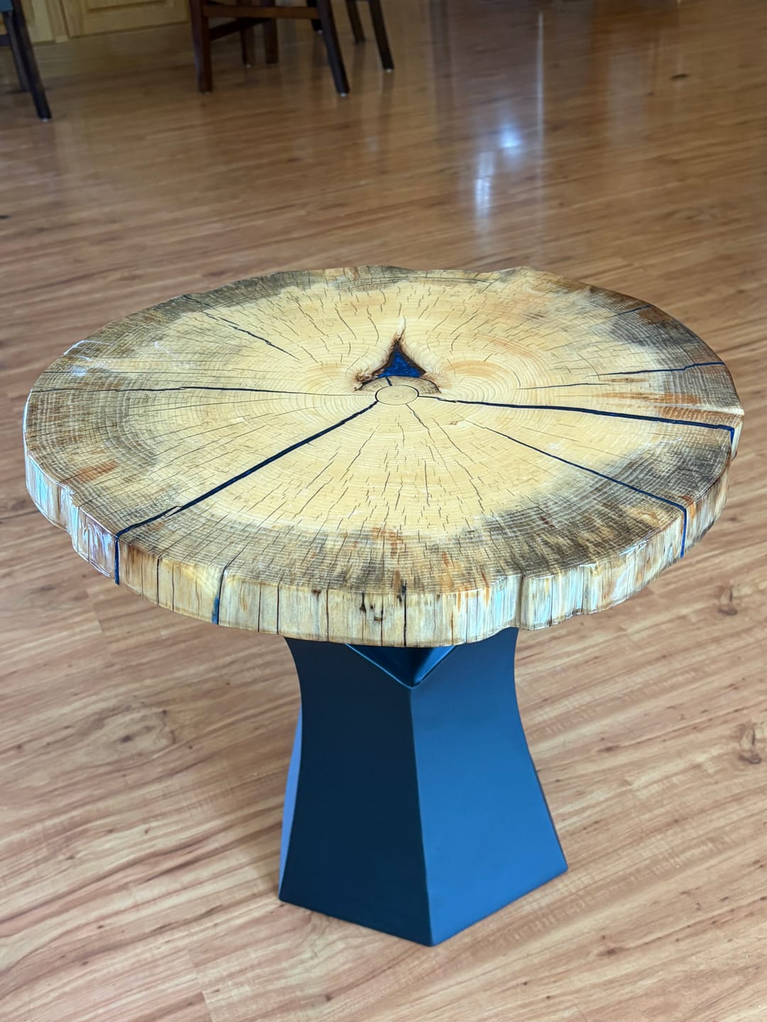 Customer photo review of Coffee Table Base 16.1" H Tree Trunk for Modern Round Top - 106S Namu