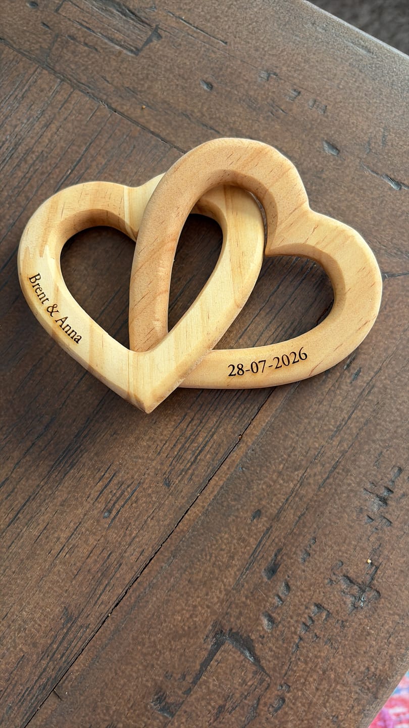 Customer photo review of Onze harten - Gepersonaliseerde harten van echt hout met gravure en naam en datum