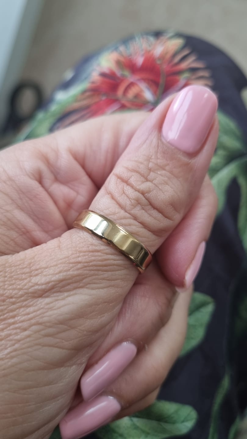 Customer photo review of Classic Unisize Ring