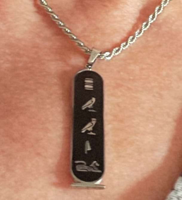 Customer photo review of Collier Personnalisé Hiéroglyphes Égyptiens