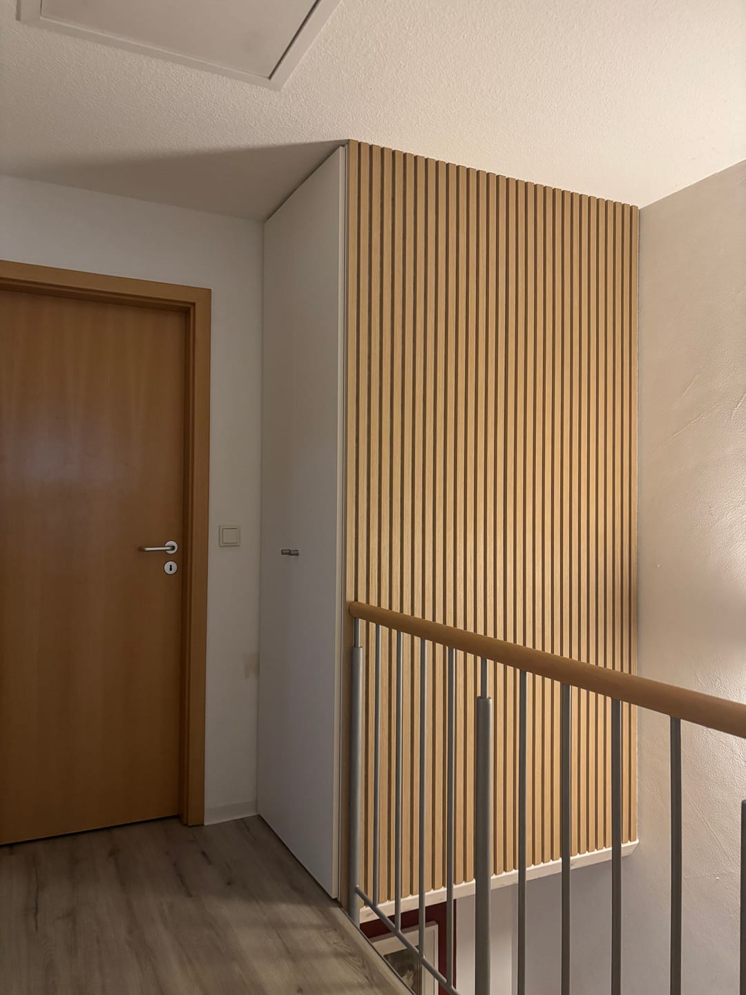 Customer photo review of Akustikpaneele Natürliche Eiche mit Filz Grau | 240 cm x 60 cm | Dreiseitig Echtholzfurnier