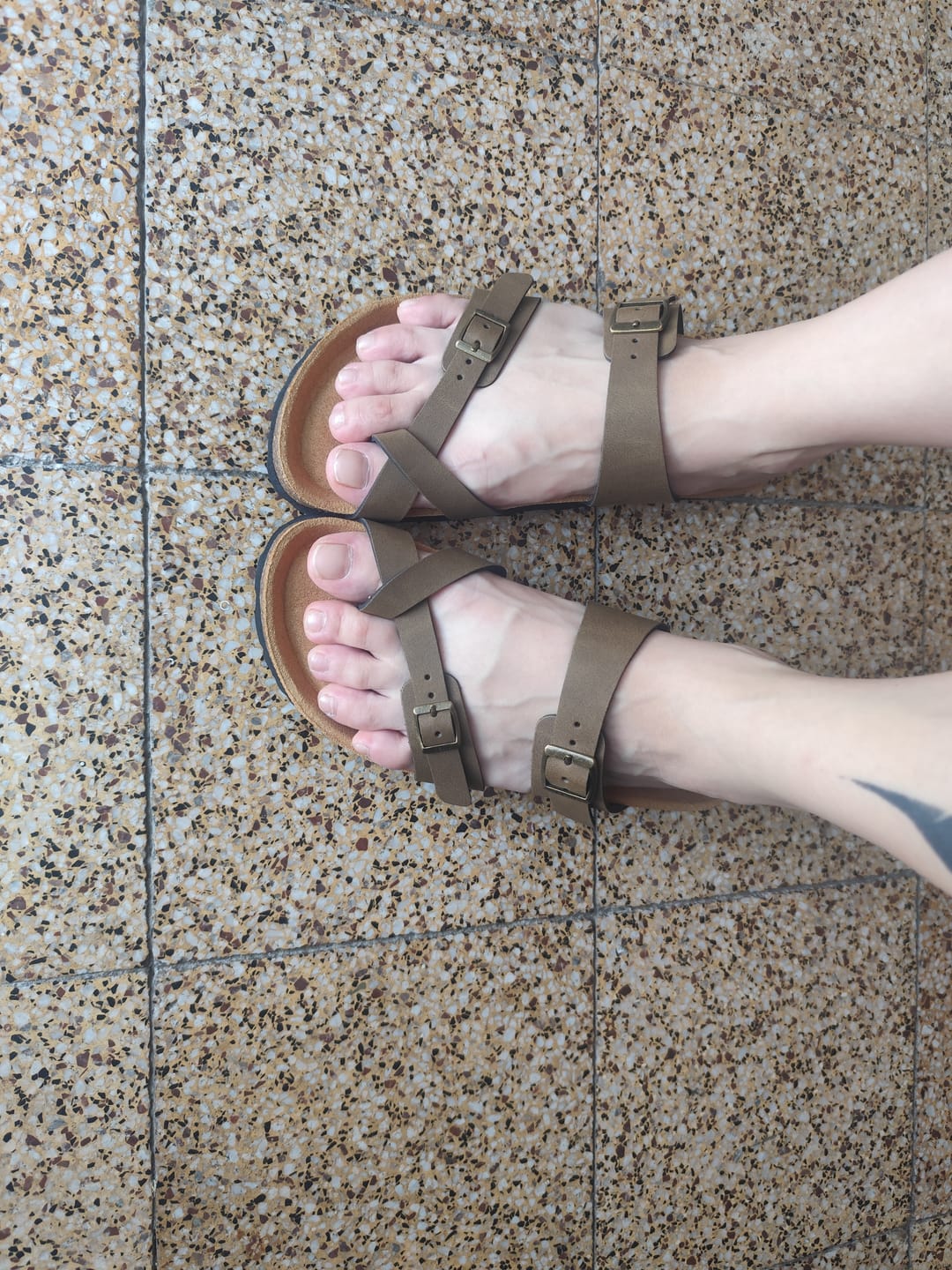 Customer photo review of Garlic Comfort Footbed Sandals