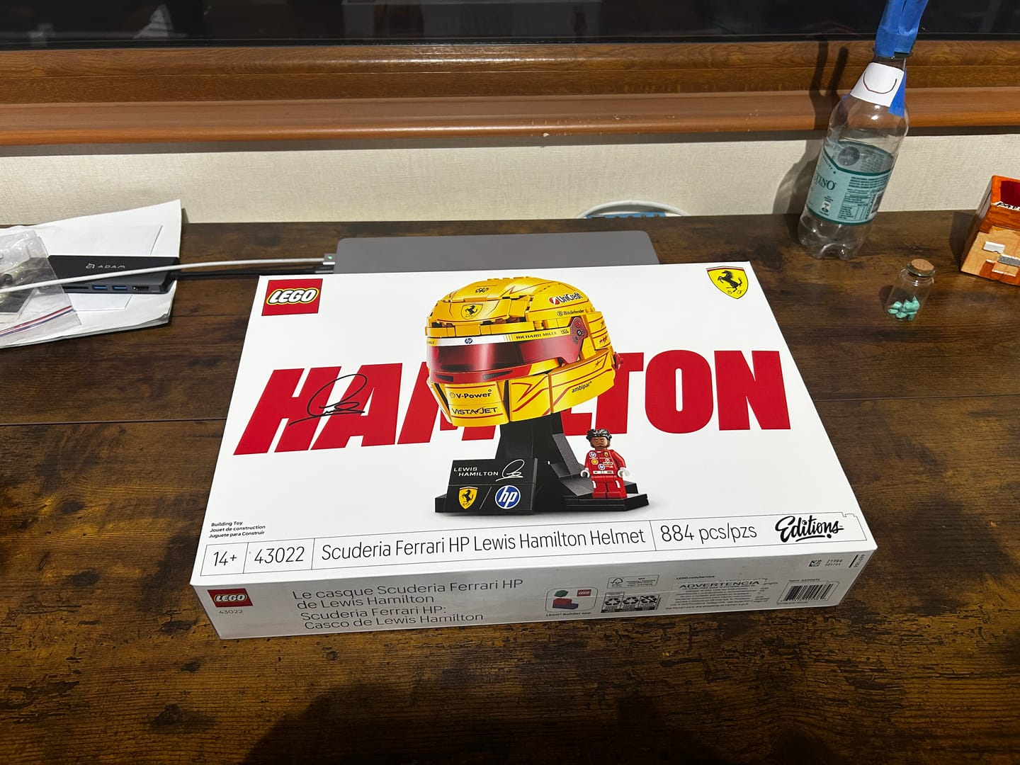 Customer photo review of Scuderia Ferrari HP: Casco de Lewis Hamilton