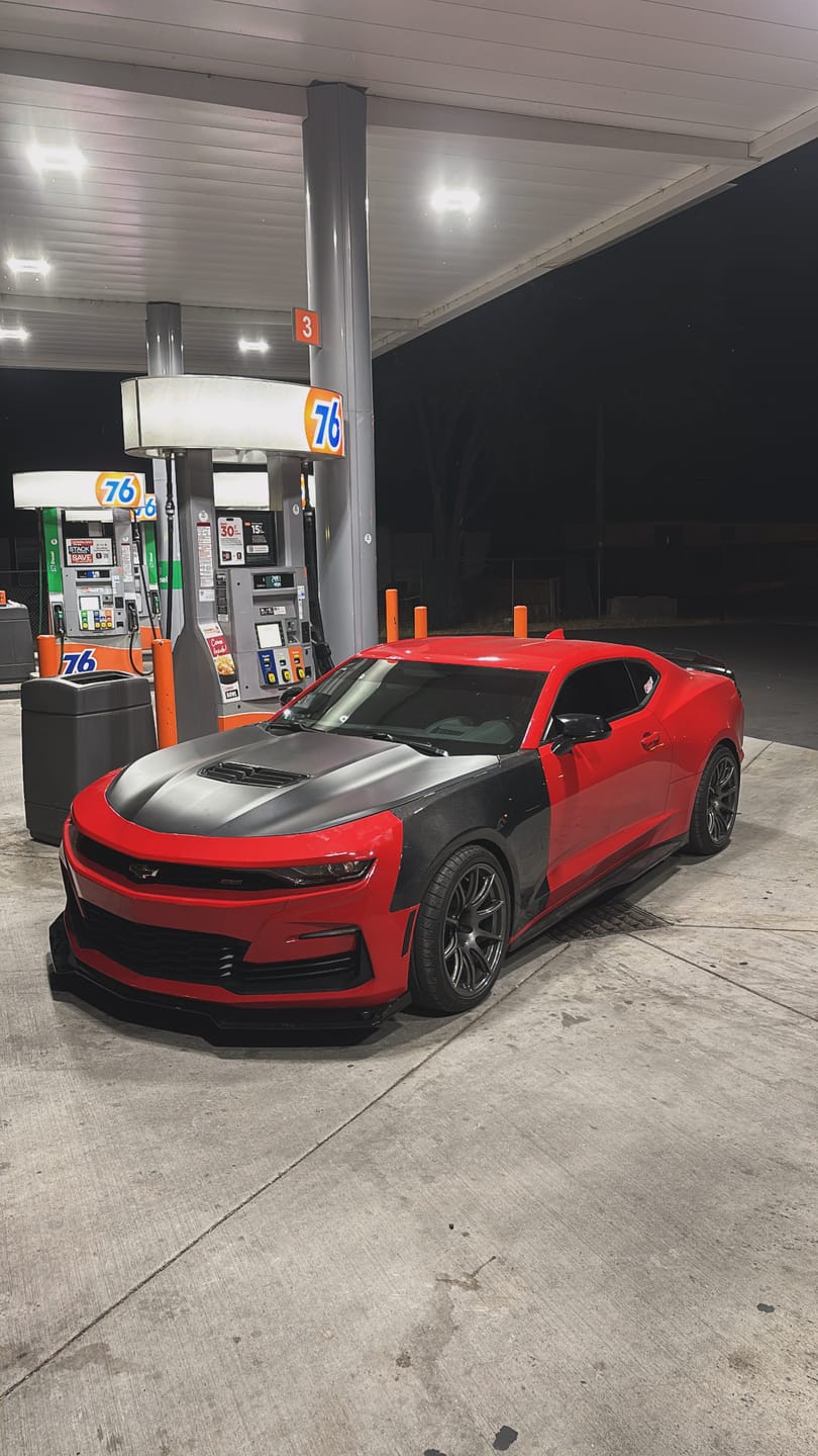 Customer photo review of 2016-2025 Chevy Camaro SS RS LT Type-OE Fenders Gloss Carbon Fiber Pair