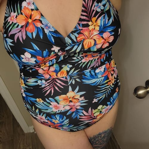 Customer photo review of Emoswim - Women Tummy Control One Piece Swimsuit - Push Up Bathing Suit Full Coverage Slimming Swimwear