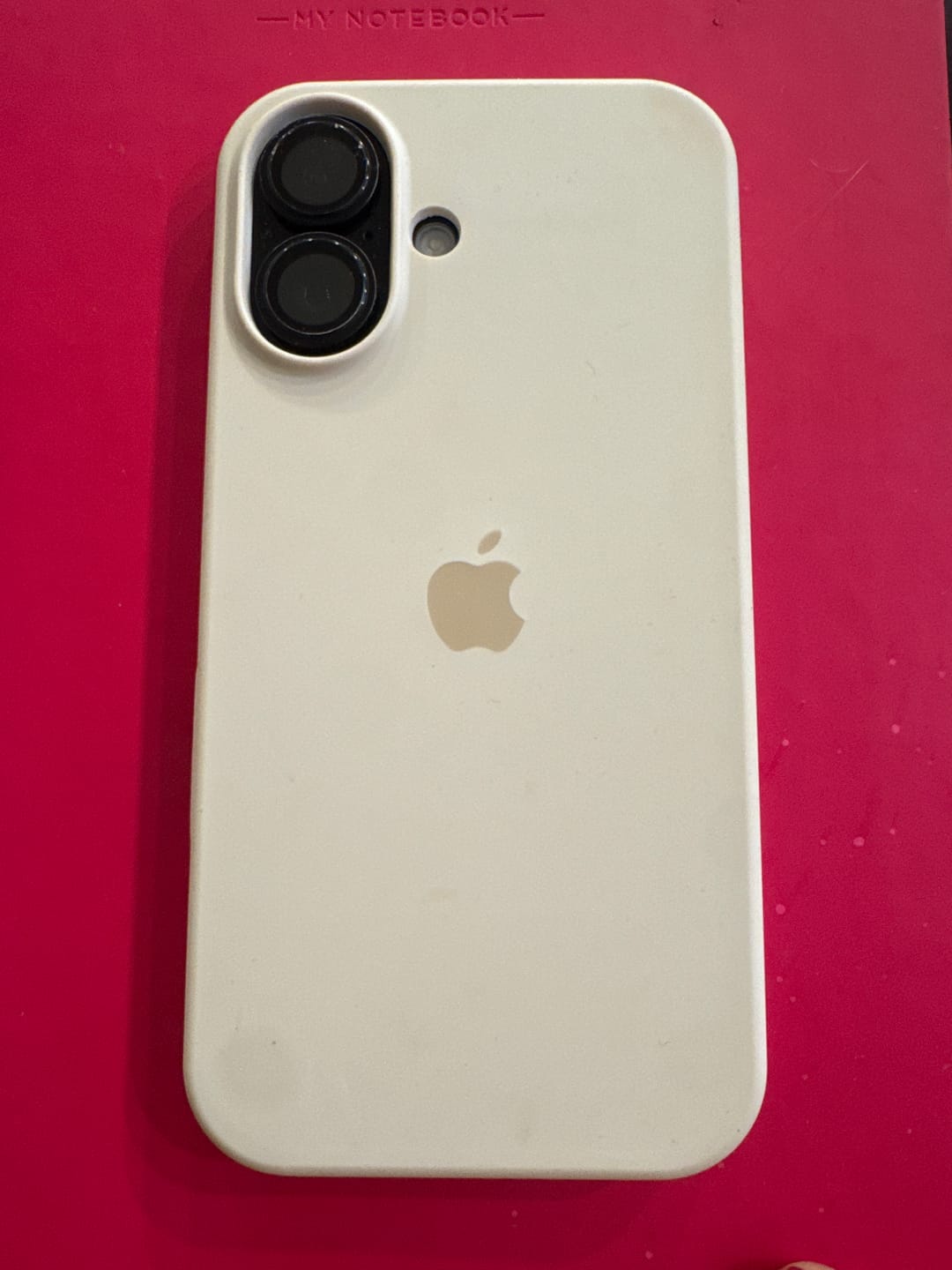 Customer photo review of Husa Silicon pentru iPhone 16, Cream