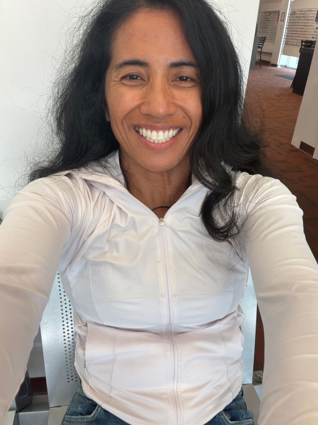 Customer photo review of Women's Slim-Fit Sun Protection Jacket UPF 100+ AL900