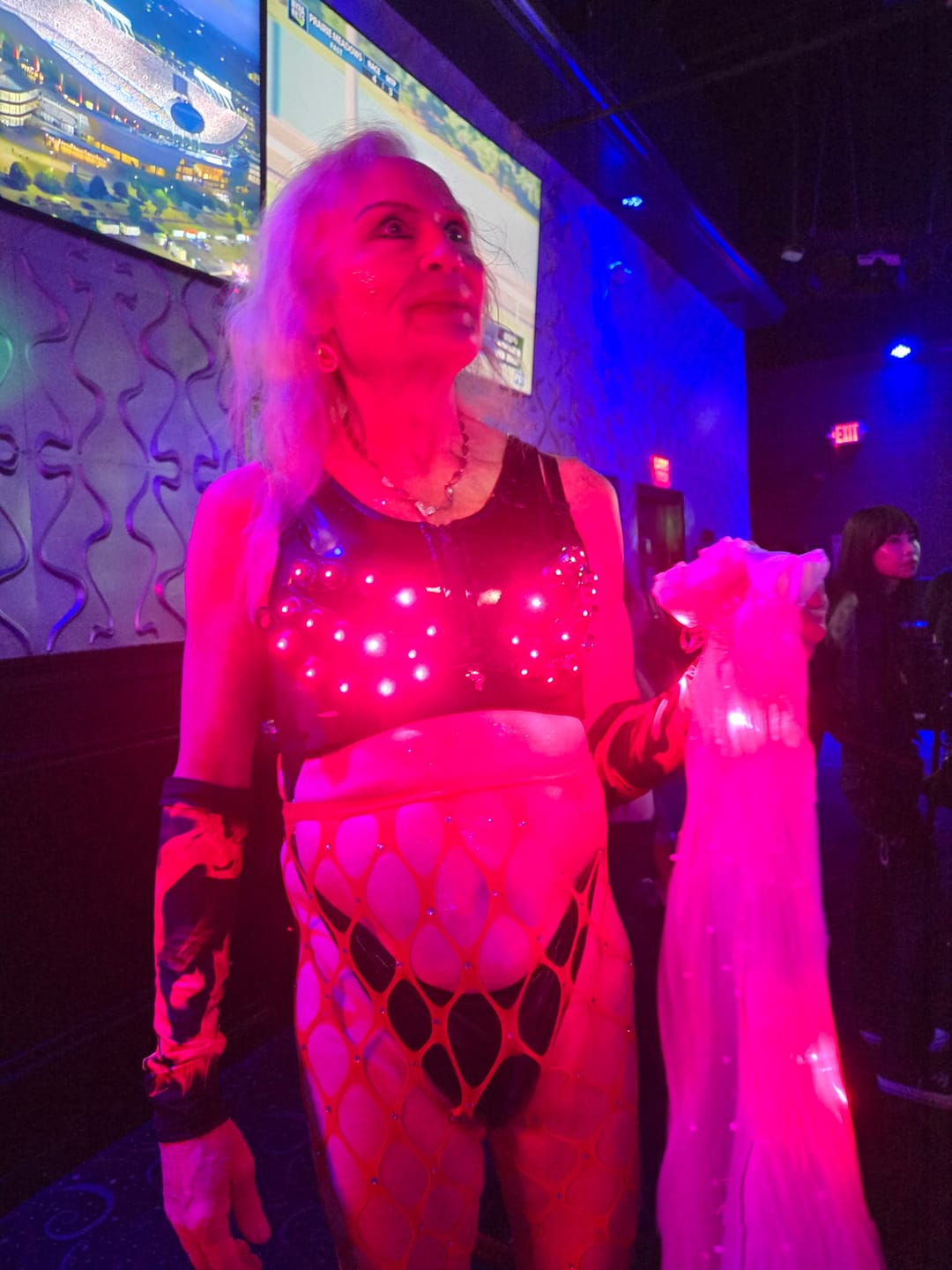 Customer photo review of Fashion Red Laser Luminous Bra for Stage Performers and Nightclub Dancers