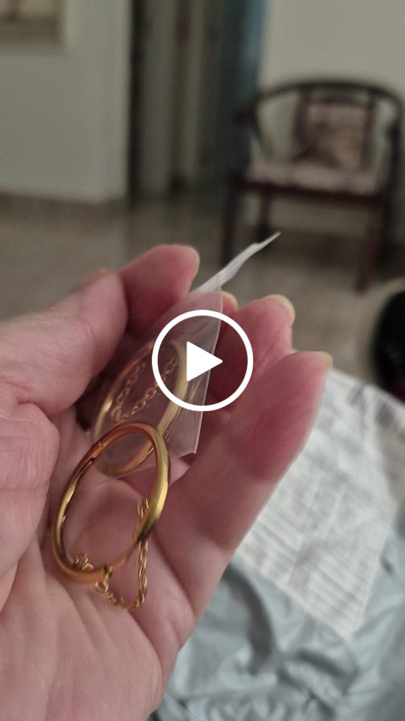 Customer video review of Brinco de Argola Pipa Banhado em Ouro 18K