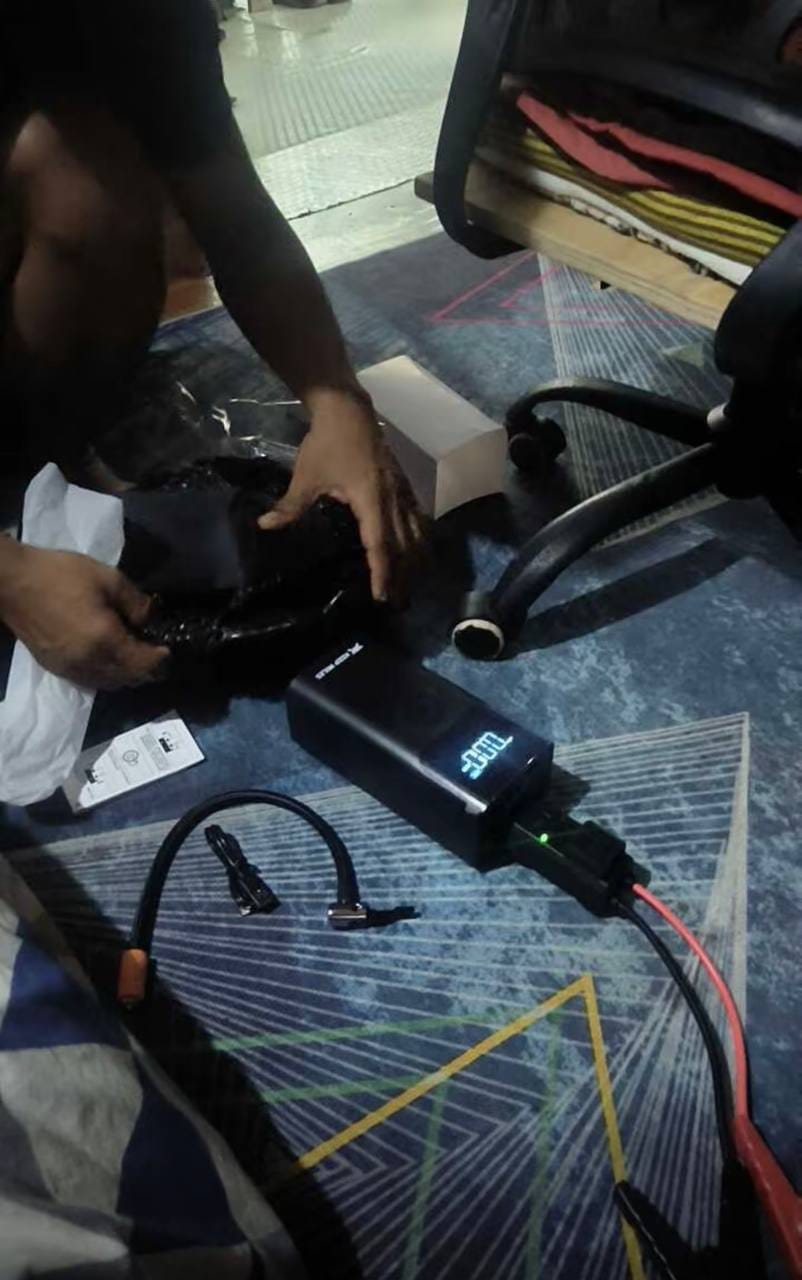 Customer photo review of 4-in-1 Car Emergency Lifesaver (Jump Starter + Tire Inflator + Powerbank + LED Light)