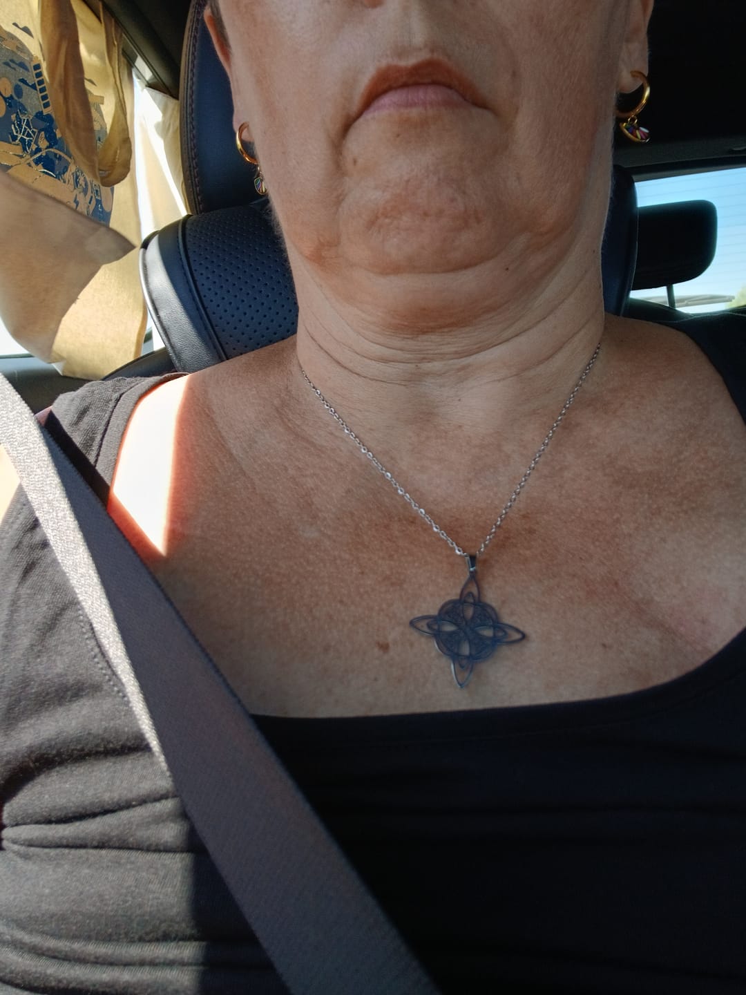 Customer photo review of Pendentif "Protection Éternelle" en Nœud de Sorcière