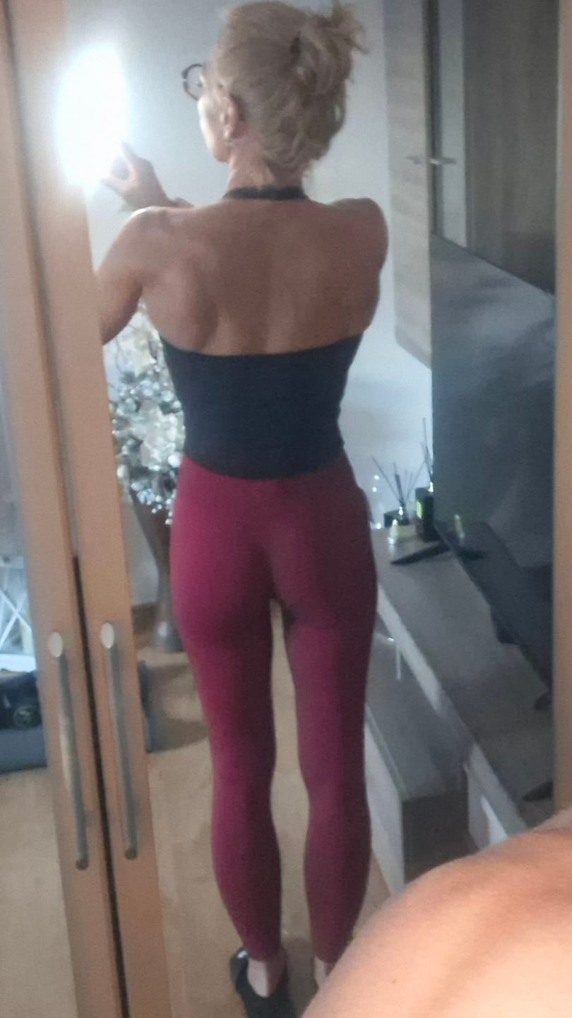 Customer photo review of ELEVATE SEAMLESS LEGGINGS