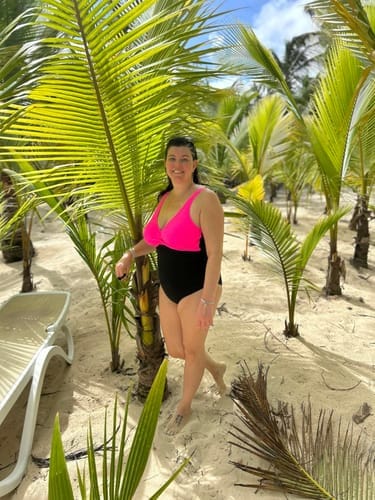 Customer photo review of Emoswim - Women Tummy Control One Piece Swimsuit - Push Up Bathing Suit Full Coverage Slimming Swimwear