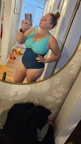 Customer photo review of Emoswim - Women Tummy Control One Piece Swimsuit - Push Up Bathing Suit Full Coverage Slimming Swimwear