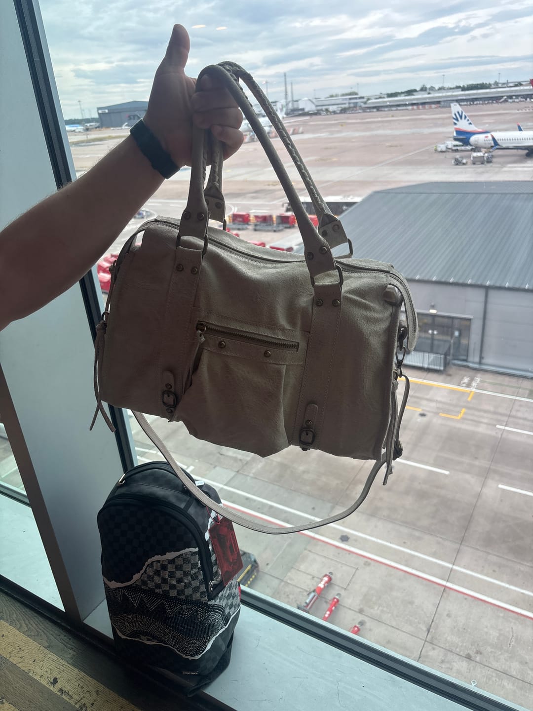 Customer photo review of It girl bag Cremé