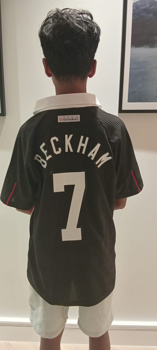 Customer photo review of David Beckham England Retro Black Football Jersey Kit