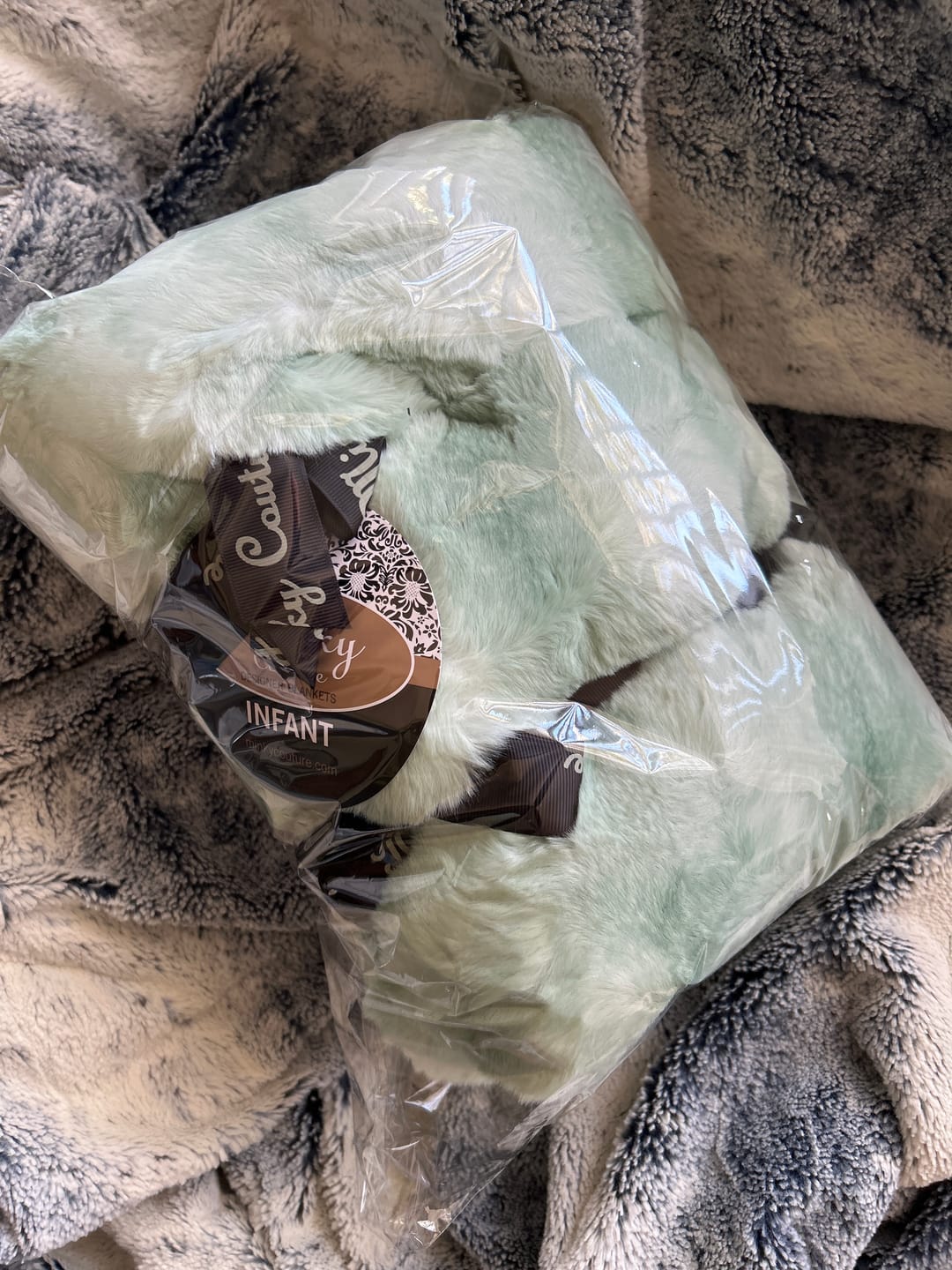 Customer photo review of Extreme Ultra Cloud Malachite Green Blanket