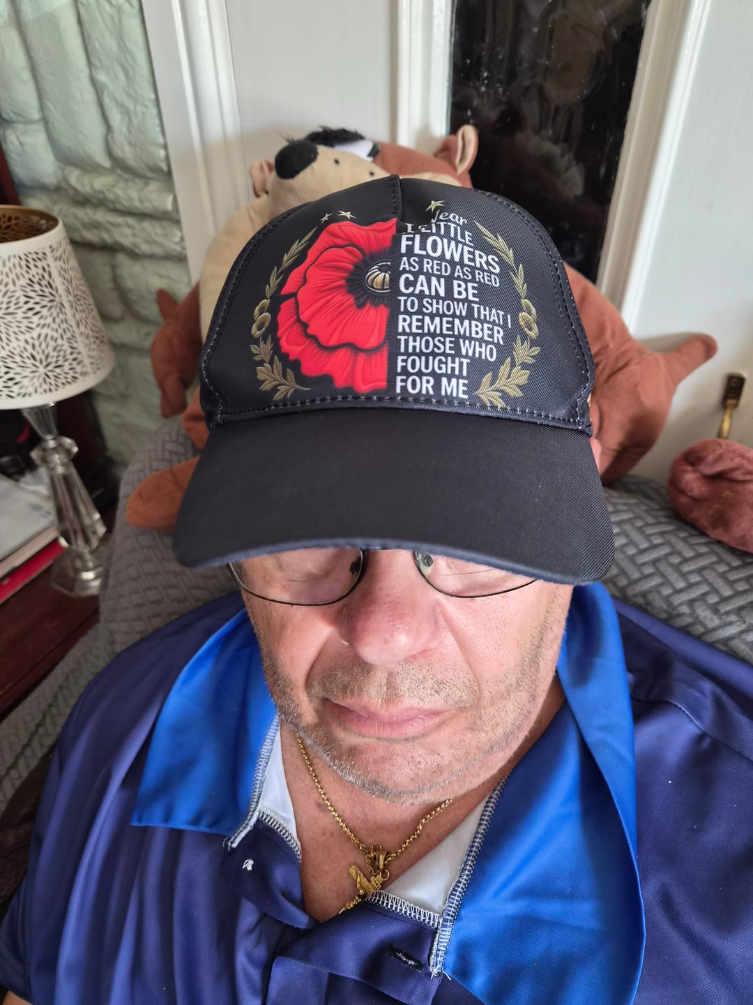 Customer photo review of 🧢"Lest We Forget" Remembrance Flowers Baseball Cap - Meaningful Patriotic Gift for Veterans & Family