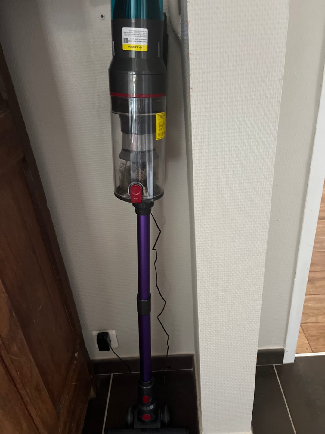 Customer photo review of Aspirateur balai V1 Pro – Moteur ultra-puissant 100 000 tr/min pour une performance exceptionnelle