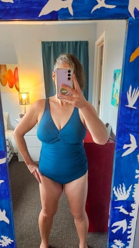 Customer photo review of Emoswim - Women Tummy Control One Piece Swimsuit - Push Up Bathing Suit Full Coverage Slimming Swimwear