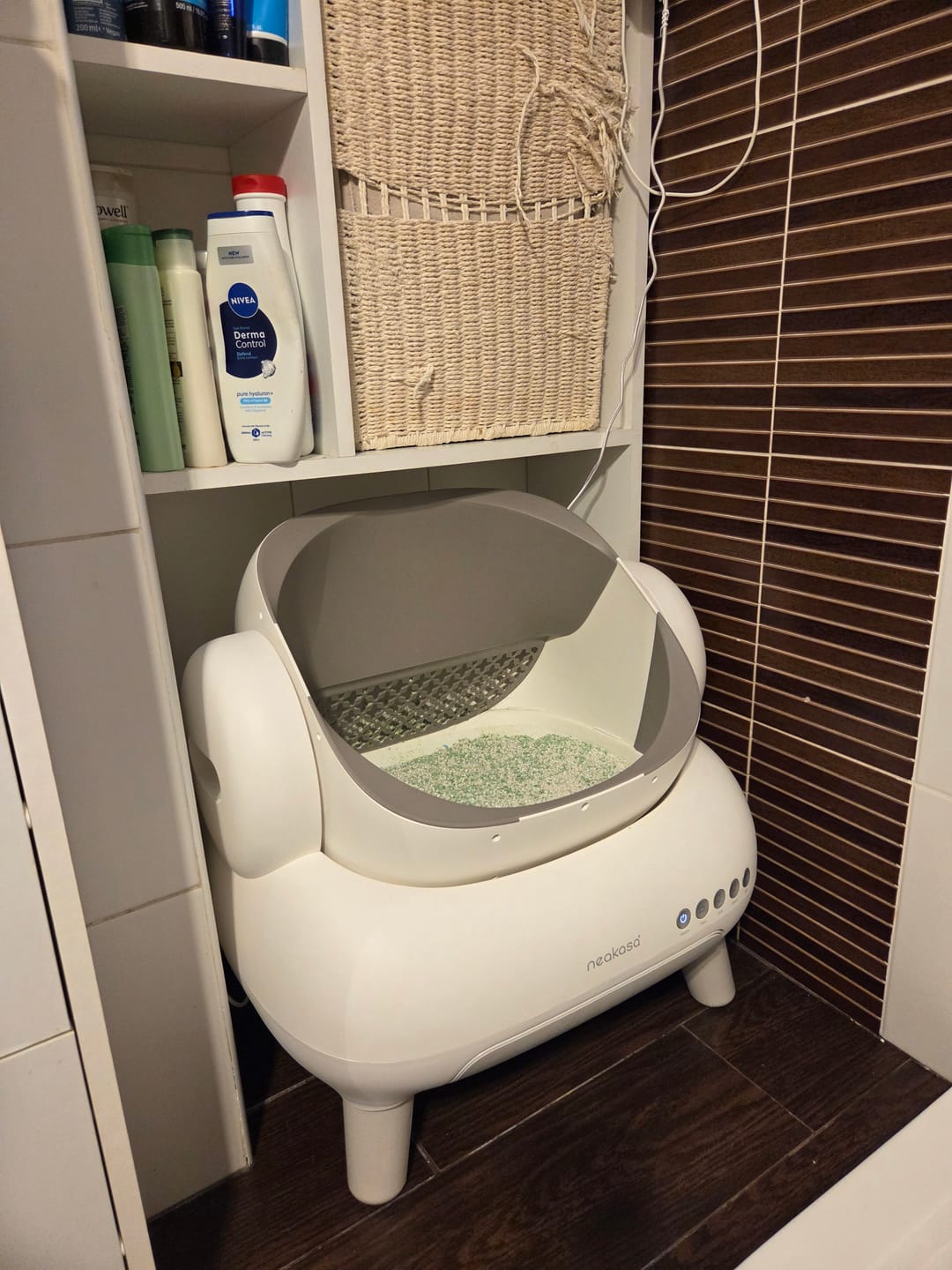 Customer photo review of Neakasa M1 Plus Open Top Self-Cleaning Cat Litter Box