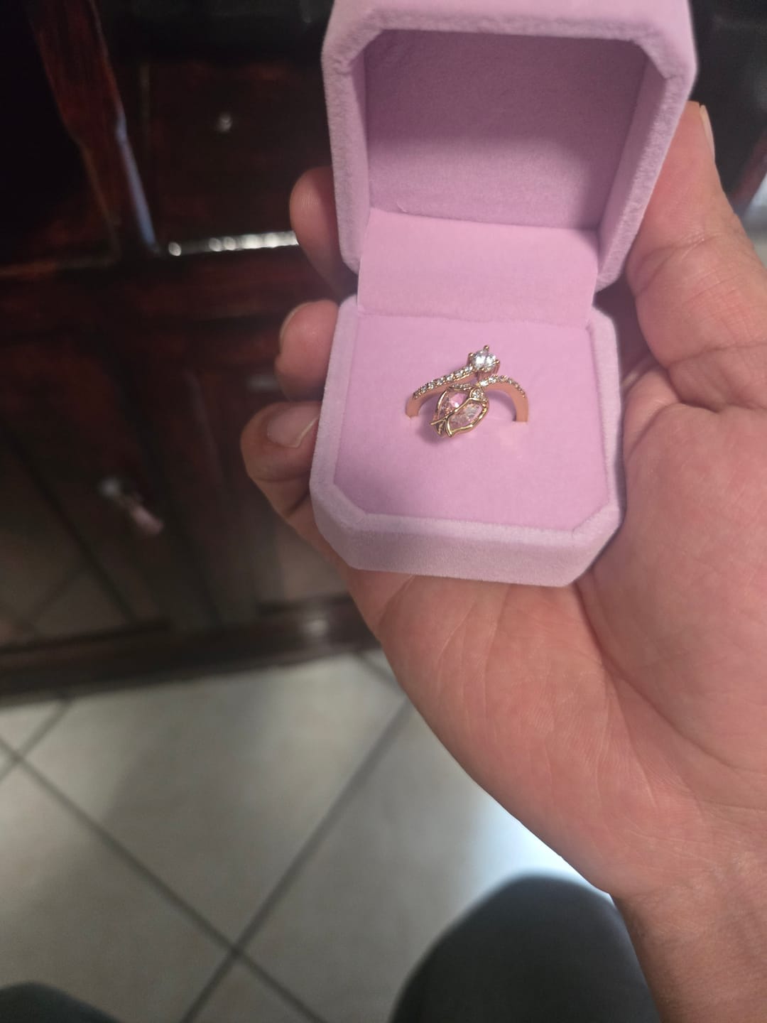 Customer photo review of Anillo Ajustable Tulipán con Zirconias