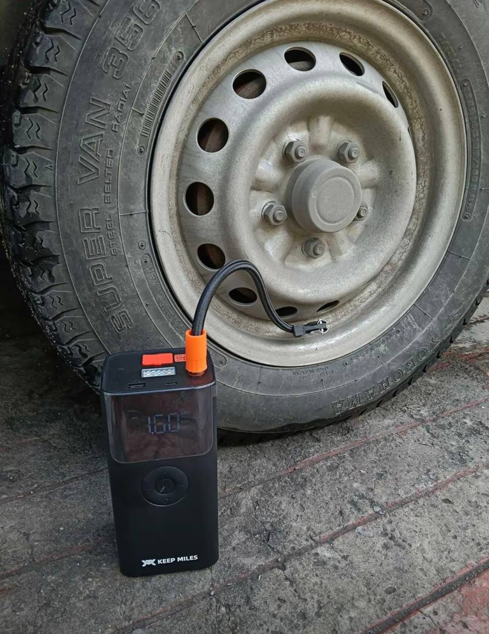 Customer photo review of 4-in-1 Car Emergency Lifesaver (Jump Starter + Tire Inflator + Powerbank + LED Light)