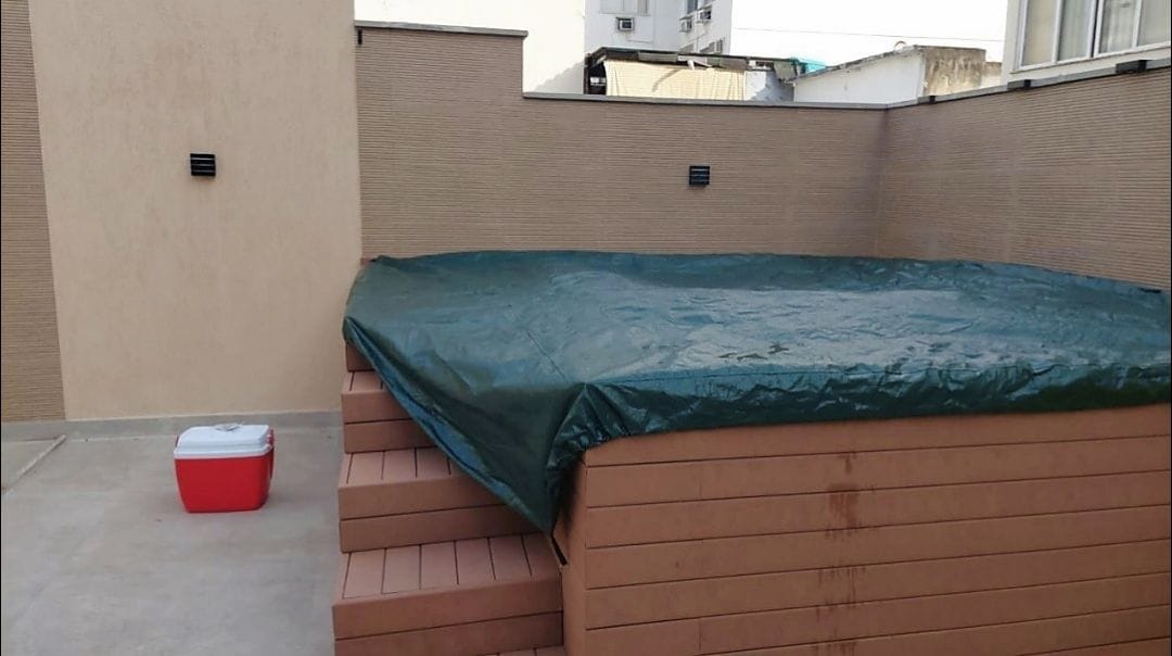 Customer photo review of Capa Impermeável para Banheiras de Hidromassagem Externas (Jacuzzis) Quadradas