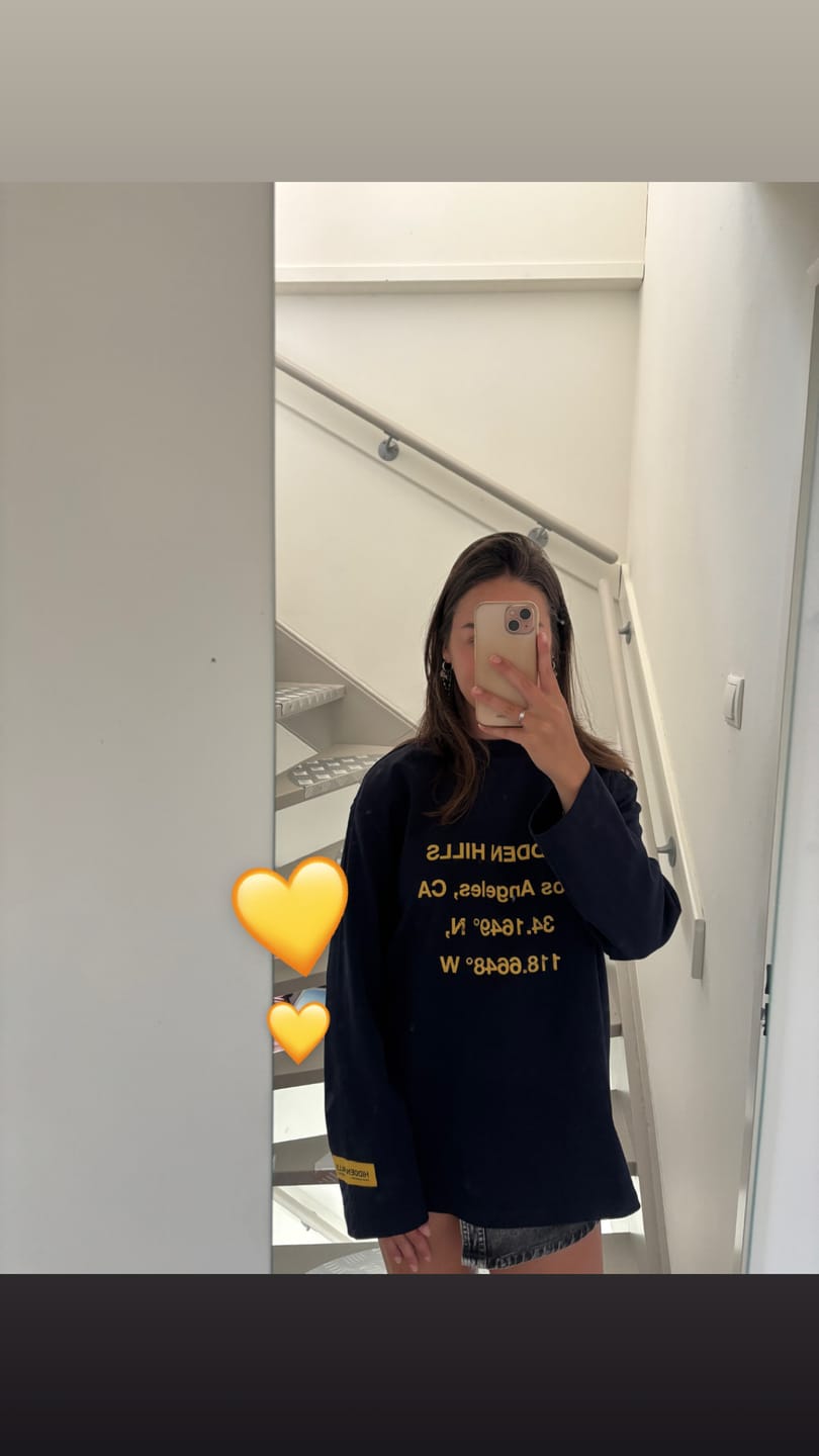 Customer photo review of VINTAGE LOGO LONGSLEEVE T-SHIRT AMBER/NAVY