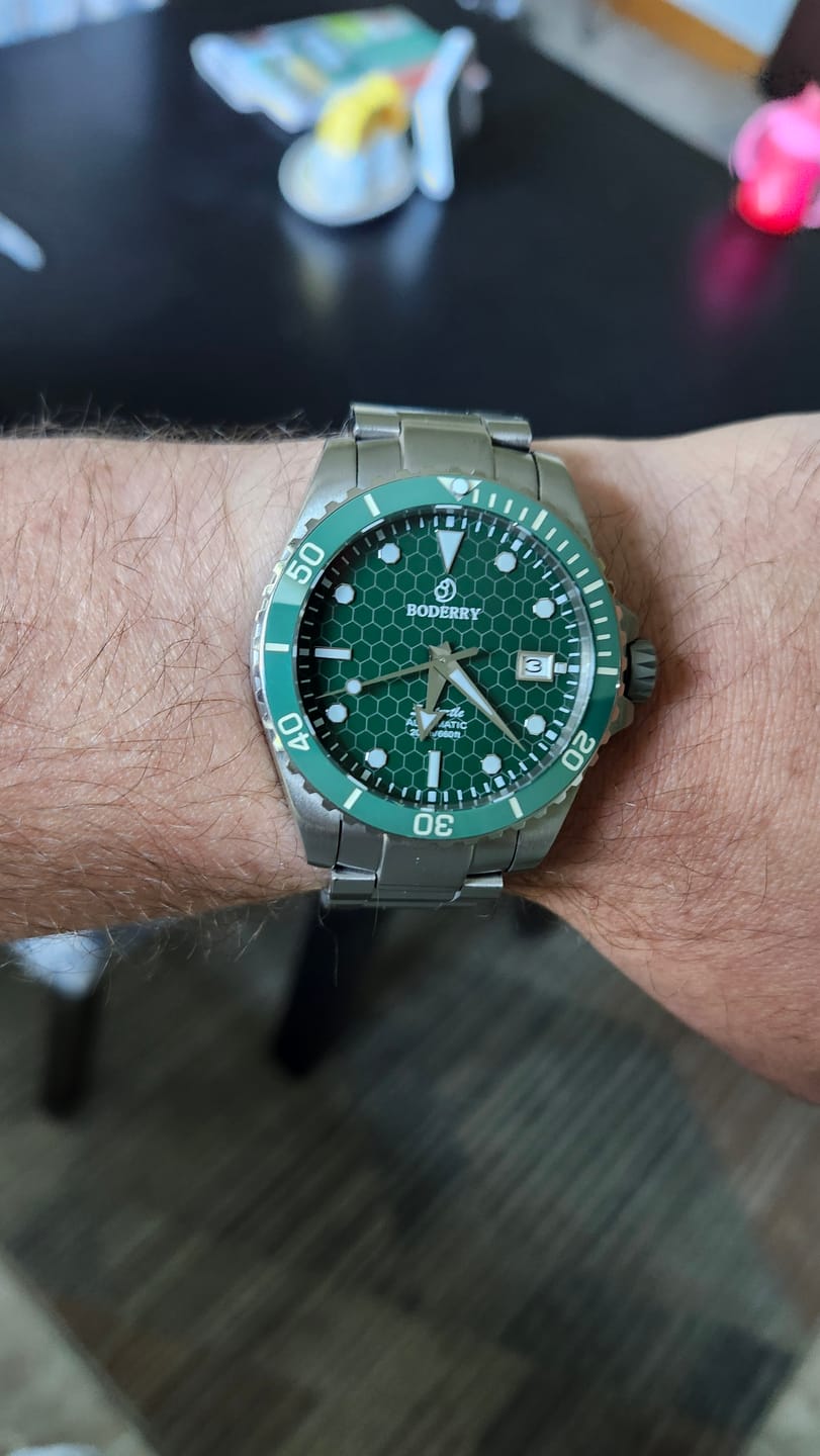Customer photo review of SEATURTLE.OCEAN(TITANIUM) - Automatic Titanium Diver Watch | Turtle Green/Ti-bracelet