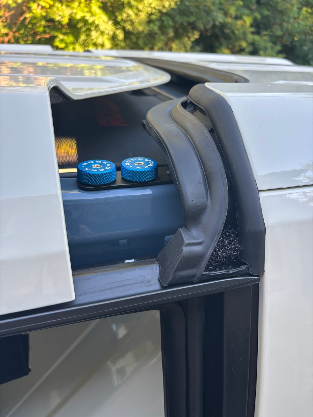 Customer photo review of Ford Bronco 4 DOOR Hard Top FORWARD Quick Removal 2 Piece set, T40 Torx Thumb Screw