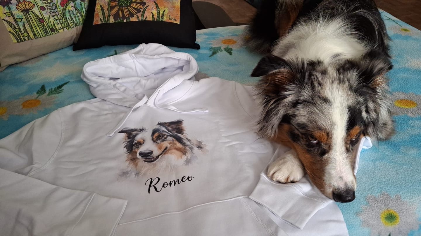 Customer photo review of Hoodie mit Aquarell-Tierportrait