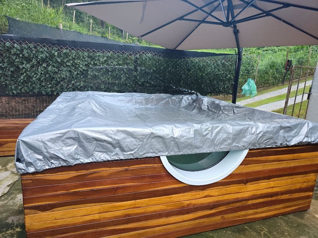 Customer photo review of Capa Impermeável para Banheiras de Hidromassagem Externas (Jacuzzis) Quadradas