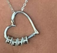 Customer photo review of Collana Cuore Lucchetto con Charm ✦ Le iniziali del tuo Cuore