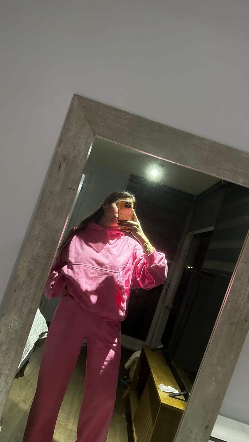 Customer photo review of (PRE-VENTA) PANTALÓN BUZO ROSADO - CORTE RECTO LOGO BORDADO