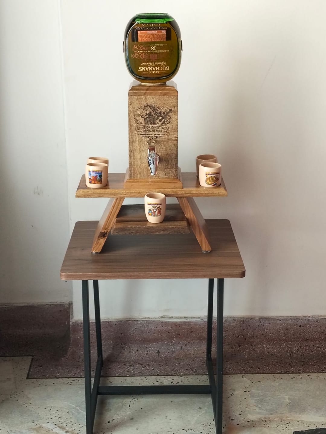 Customer photo review of Dispensador de licor Premium - Porta copas incluido