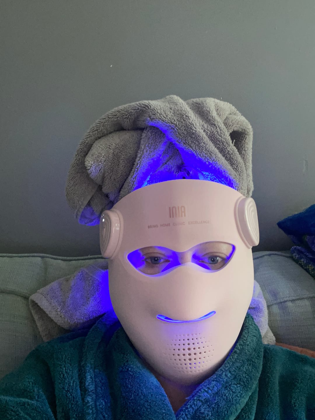 Customer photo review of INIA GLOW 4D 940nm Dual NIR Wireless LED Mask