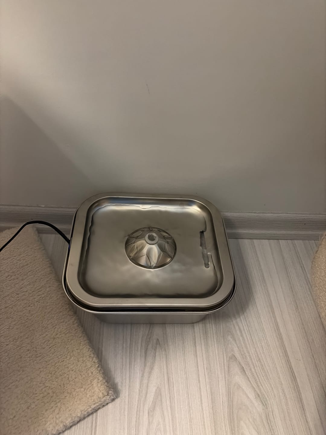 Customer photo review of Kedi Su Pınarı | Çelik, Akıllı, 3L, Ultra Sessiz, Mobil Kontrol Destekli, Kedi Çeşmesi (X8651)